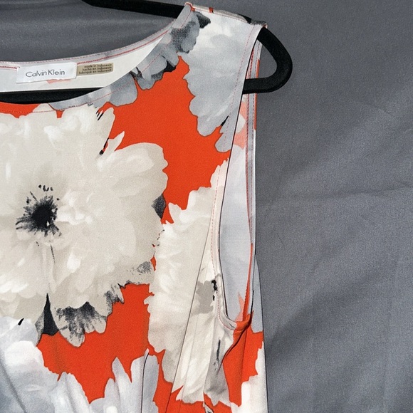 Red floral pho wrap top - Picture 6 of 7